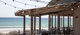 Sanbis Cabin~hidden boutique retreat, sea views