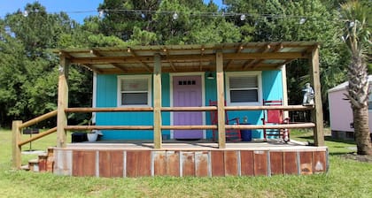 King Suite Minutes to Beach Shopping Nature Trails Boating Historic Sites