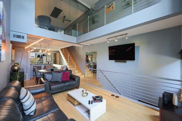 Smart TV - Luxury-award winning loft Townhouse, top location (San Diego)