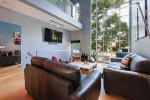 Smart TV - Luxury-award winning loft Townhouse, top location (San Diego)