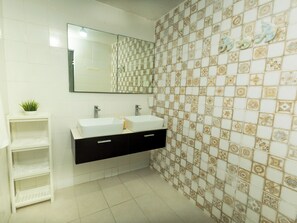 Towels, soap, shampoo, toilet paper