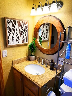 Hair dryer, towels, soap, shampoo - So Woodsy Cabin, spa, near slopes, EV charger  (Big Bear Lake)