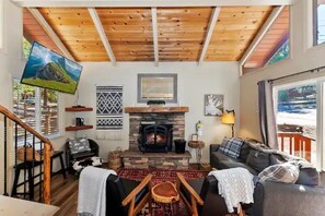 Smart TV, fireplace