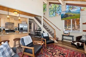 Interior - So Woodsy Cabin, spa, near slopes, EV charger (Big Bear Lake)