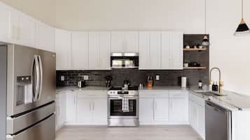 Micro-ondes, four, plaque de cuisson, lave-vaisselle