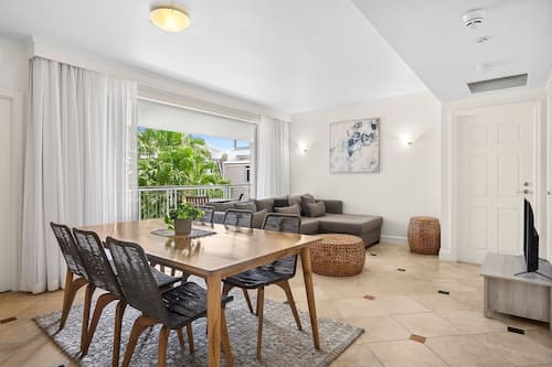 Aurora Suite | Dining room