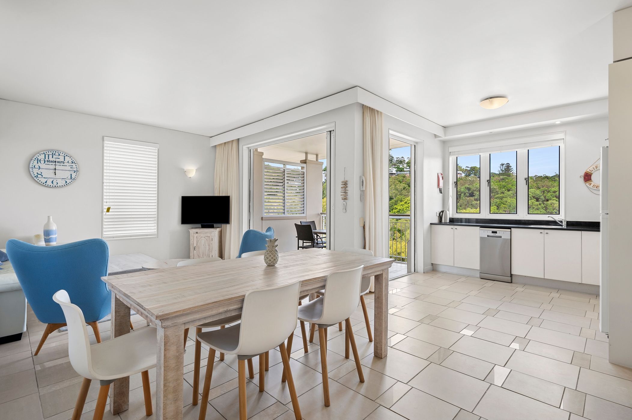 Suite (Riviera - 431) | Área de sala de estar | Smart TV 