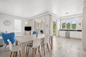Riviera Suite - 431 | Living area | Smart TV