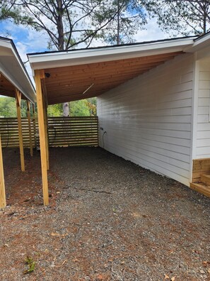 Property grounds - Tiny Home in Leesburg - Convenient to Leesburg Landing and Cherokee Rock Village (Leesburg)