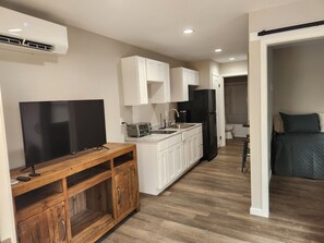 Interior - Tiny Home in Leesburg - Convenient to Leesburg Landing and Cherokee Rock Village (Leesburg)