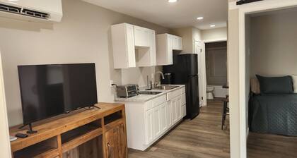 Tiny Home in Leesburg - Convenient to Leesburg Landing and Cherokee Rock Village