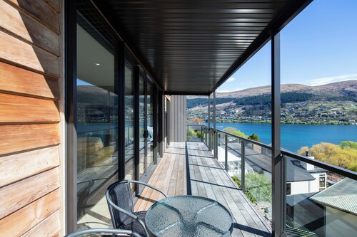 Sunny 2 bedroom home with magnificent lake views.