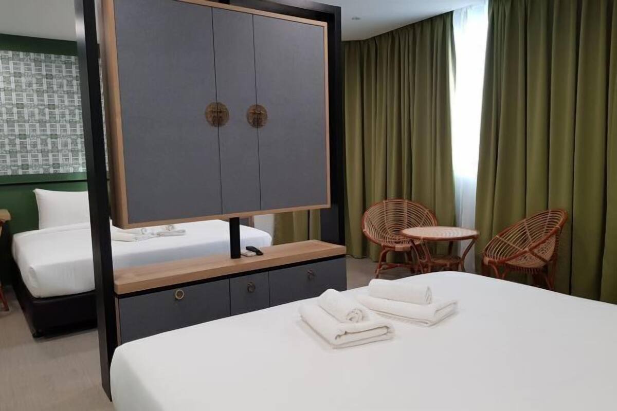 Iron/ironing board, cots/infant beds