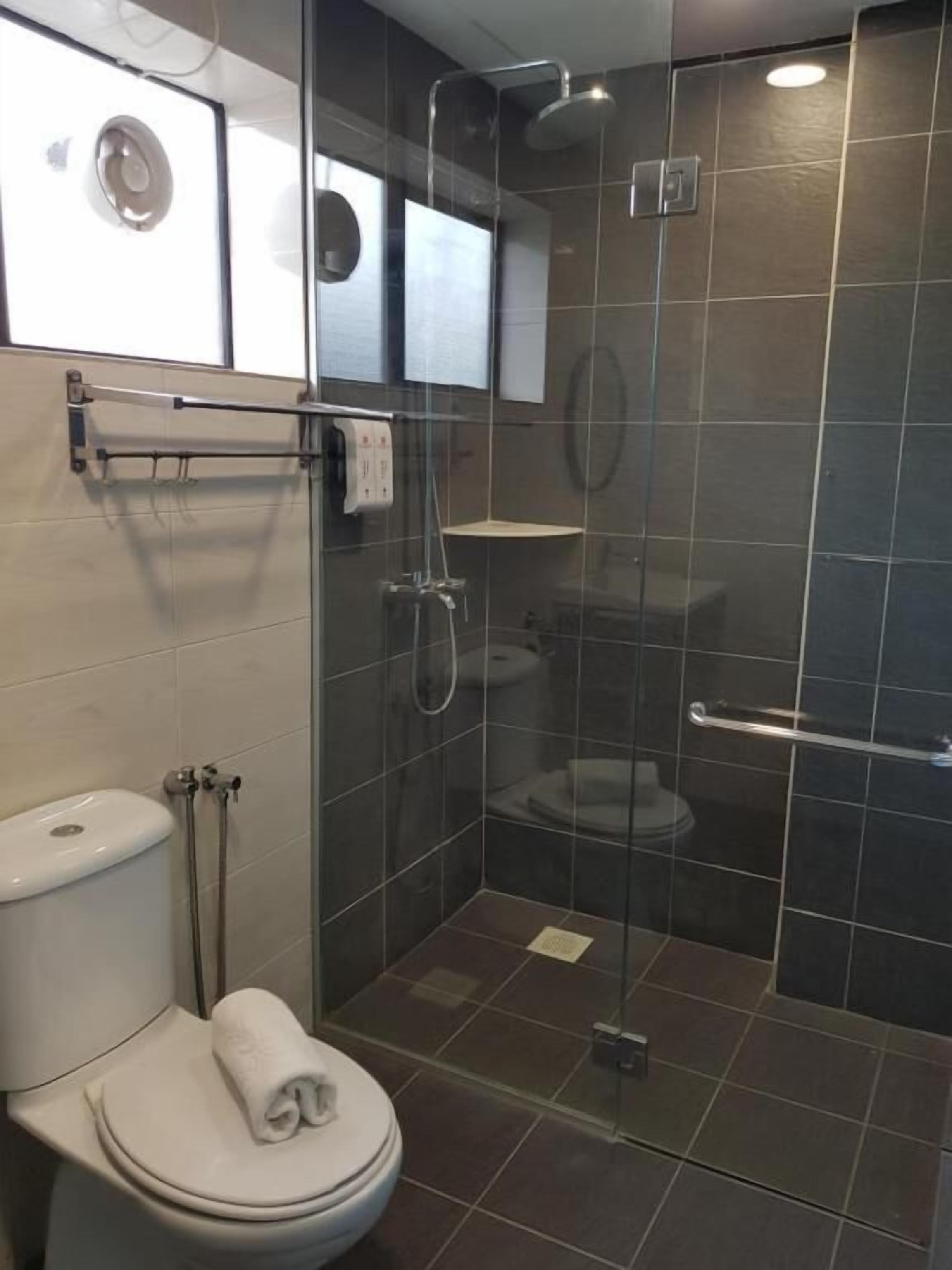 Tabla de planchar con plancha 