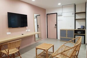 Iron/ironing board, cots/infant beds - Bloommaze Boutique Hotel Klang (Klang District)