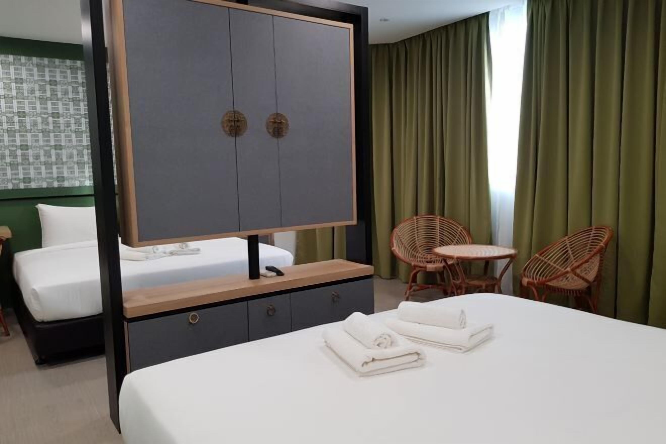 Strykjärn/strykbräda och barnsängar