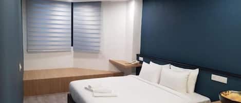 Iron/ironing board, cribs/infant beds