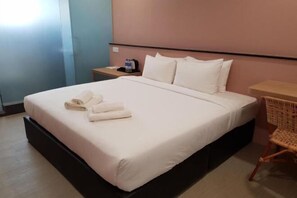 Iron/ironing board, cots/infant beds - Bloommaze Boutique Hotel Klang (Klang District)