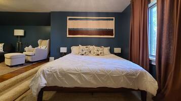 4 bedrooms, desk, iron/ironing board, WiFi