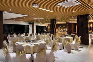 Unclassified image, 3 of 28, button - D Arc Hotel (Donggongon)