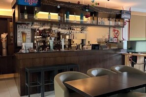 Bar (on property) - D Arc Hotel (Donggongon)