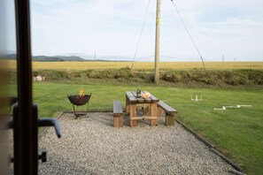 Outdoor dining - Ensuite Glamping Cabin With A View (Camelford)