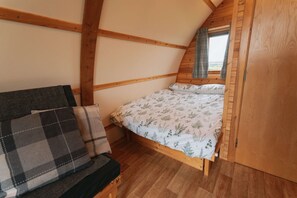 1 bedroom, free WiFi - Ensuite Glamping Cabin With A View (Camelford)