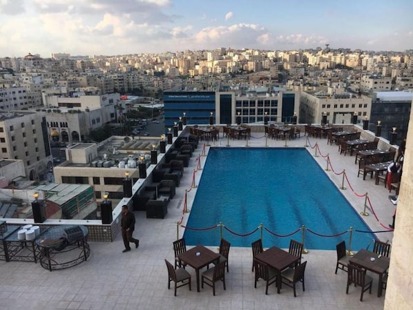 حمام سباحة