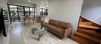 Urban Retreat -Modern Family Escape with Games Room!