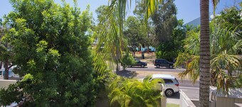 Noosa Parade Townhouse w Terrace