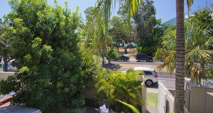 Noosa Parade Townhouse w Terrace