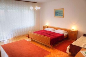 Apartment (Ferienwohnung mit Terrasse (KVACRI036) | 3 Schlafzimmer, kostenloses WLAN
