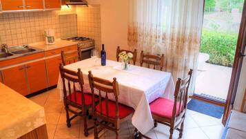 Apartment (Ferienwohnung mit Terrasse (KVACRI036) | Dining