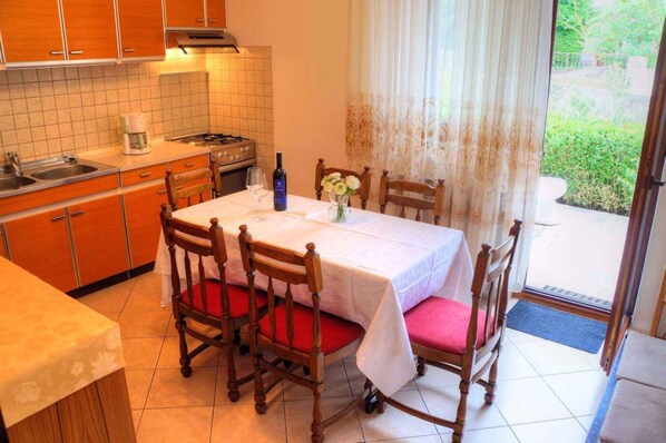 Apartment (Ferienwohnung mit Terrasse (KVACRI036) | Speisen