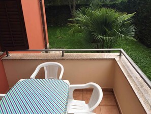 Apartment (Ferienwohnung in ruhiger Lage mit Poo) | Balcony