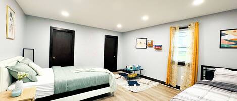 4 habitaciones, tabla de planchar con plancha y ropa de cama