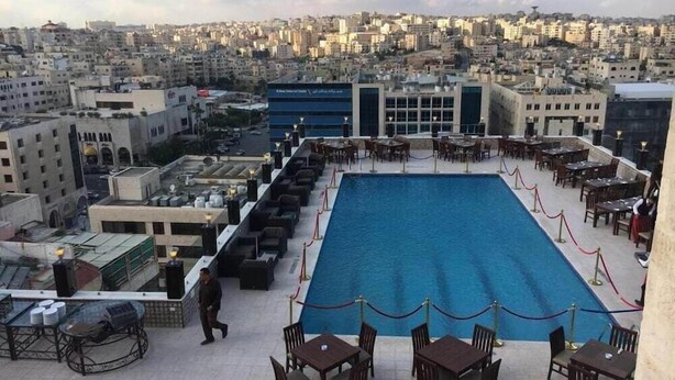 حمام سباحة