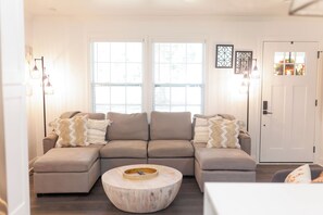 Living area - Gated Getaway in the Country (Dothan)