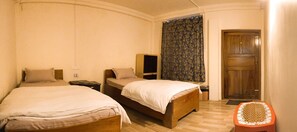 Classic Single Room, City View | WiFi - Ado Homestay (Shillong)