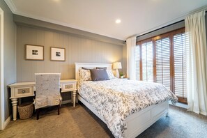 5 habitaciones, tabla de planchar con plancha y cuna de viaje 