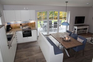Køleskab, mikrobølgeovn, ovn, kogeplade