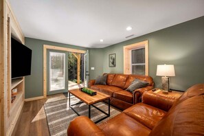 Smart TV, fireplace, ping pong