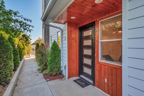 Exterior detail - Cozy Townhome in Charming East Nashville with 2 Master Suites, Private Bathrooms (Nashville)
