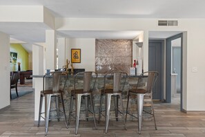 Family dining - Zion Mirage (Scottsdale)