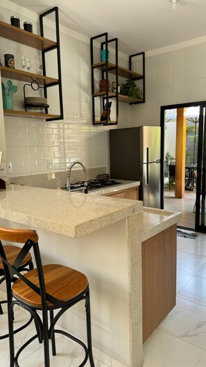 Réfrigérateur, plaque de cuisson