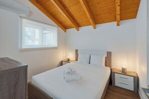 4 bedrooms, iron/ironing board, travel cot, WiFi