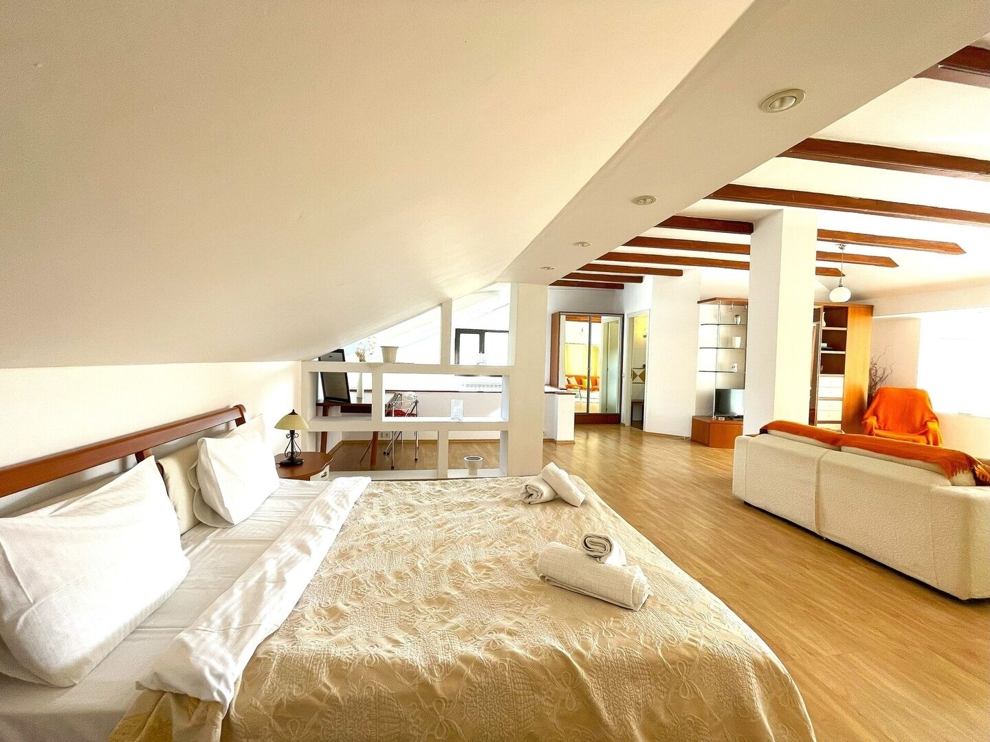 4 Schlafzimmer, Schreibtisch, Bügeleisen/Bügelbrett, kostenloses WLAN