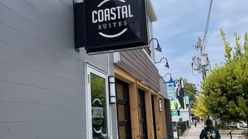 Vista frontal de la propiedad