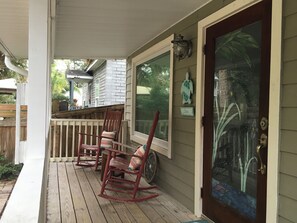 Terrace/patio - Charming 2-bedroom 1.5 bath cottage in fabulous downtown historic St. Augustine (St. Augustine)