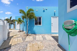 Terrace/patio - New Amazing StudioPoolBBQPatio5 min->PalmBeach (Noord)